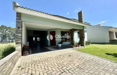 Casa à venda com 02 quartos, 135m² e 03 vagas cobertas em camobi!!