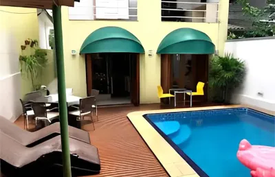 Rua fechada na vila mariana. sobrado reformado com piscina