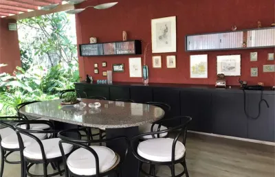 Magnifica, charmosa casa térrea com piscina, 5 suites,5 salas,4 vagas planalto paulista.