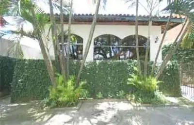 Térrea - comercial ou residencial - 600m do metrô - 5 vagas