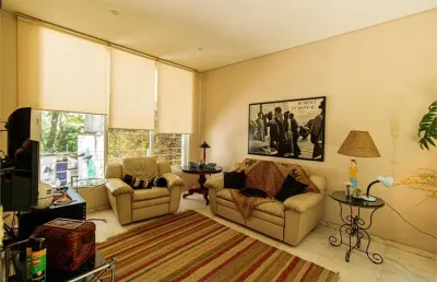 Casa totalmente reformada no pacaembu com 4 suites piscina 6 vagas