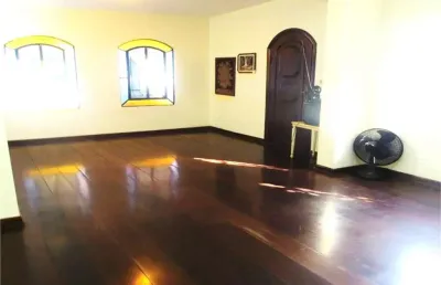 Sobrado 180 m2 - 3 suites/ 2 vagas na garagem - próx,metrô s.judas