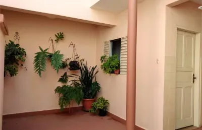 Sobrado  125 m2 com 3 dormitórios , duas vagas de garagem - excelente localização!