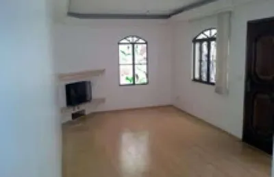 Casa residencial à venda de 180 m² no morumbi de 3 quartos sendo 1 suite e 1 vaga.