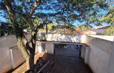 Casa com 405 m² de área construída e 900 m² de terreno em moema à venda ou locação.