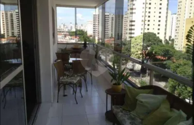 Excelente apartamento, 1 por andar, localizado na melhor região entre os bairros de moema.