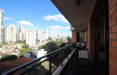 Para receber os amigos com muito espaço: apartamento em perdizes com linda vista para pacaembu.