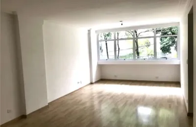 Higienópolis, com renda, colado ao shopping / reformado / 2 dorm. / 1 vaga