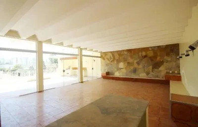 Venda e locaçaõ  linda casa pacaembú vista permanente para o vale!!