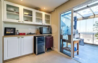 Cobertura reformada a venda em moema, 192 m2, piscina, espaço gourmet, 3 quartos (2 suítes), 2 vagas
