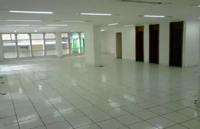 Conjunto comercial; próximo a estação de metro brigadeiro, na av paulista.