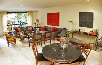 Belíssimo apartamento, com 4 amplas suítes, acabamento impecável