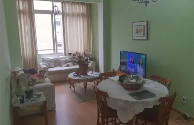 Apartamento amplo de dois dormitórios no bairro de higienópolis.