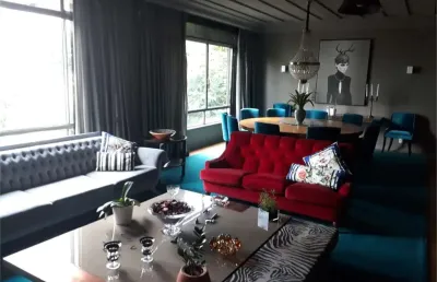 Apartamento com 250 m², 2 suítes, sala com 4 ambientes, 2 vagas. reformado!