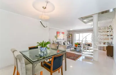 Cobertura duplex, lindíssima com churrasqueira e piscina, ótima planta 303 útil.