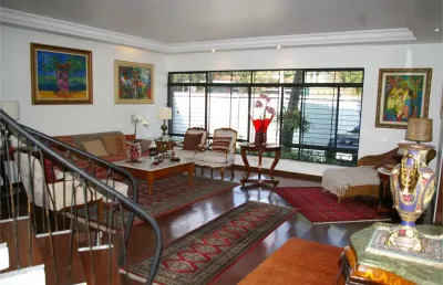 Residência numa das melhores ruas do alto de pinheiros.