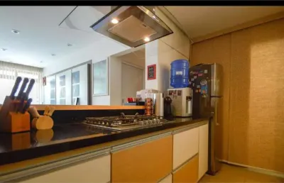 Apartamento 2 dormitórios, 1 suíte e 1 vaga..totalmente reformado. ótima localização! oportunidade!