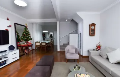 Sobrado à venda de 270 m² na vila mariana com 3 dormitórios, 1 suíte e 2 vagas.