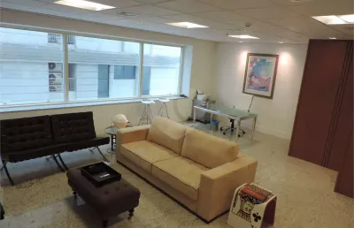 Sala comercial de altíssimo padrão,  ao lado do metro paulista.