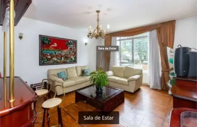 Sobrado com 270m2, 3 dormitórios, sendo 1 suíte, 2 toaletes, 5 vagas, edícula, no campo belo.
