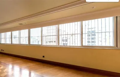 Cobertura de 600m2 em rua tranquila e arborizada nos jardins!