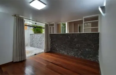 Localizada no nobre alto da lapa e pertencente à companhia city,