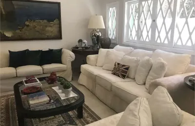 Casa à venda de 550 m² no pacaembu com 3 suites e 4 vagas.
