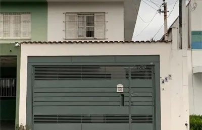 Sobrado em zona mista com 144 m²  3 dormitórios, 1 suíte e 2 vagas - excelente localização na saúde.