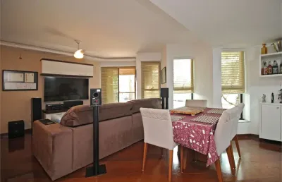 Apartamento com ampla varanda, 144m2, vista para piscina e 2 vagas