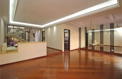 Sobrado à venda com 430m², 3 quartos e 3 suítes e 3 vagas no planalto paulista