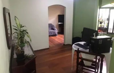 Sobrado com 3 dormitórios e 2 vagas na saúde. atende residencial e comercial. 290 m do metrô saúde
