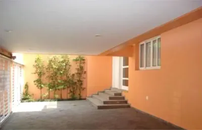 'linda casa na região de vila mariana, com 4 dormitórios, 1 suíte e 3 vagas de garagem.