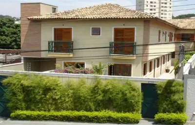 Sobrado novo de 4 dormitórios em condomínio fechado. oportunidade em um local nobre. visite e conheça!