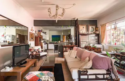 Casa à venda na região da pompéia com 296m², 5 quartos e 4 vagas de garagem.