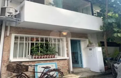 Casa de vila em excepcional localização. um quarteirão da avenida faria lima!