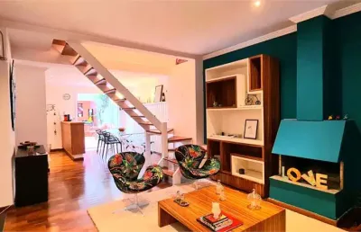 Casa de vila com 2 dormitórios, living e quintal gourmet