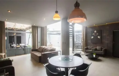 Casa à venda com 300m², 3 quartos e 2 vagas, toda reformada no brooklin.