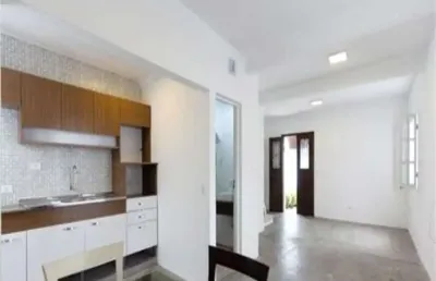 Casa a venda na vila olímpia com 4 quartos sendo duas suítes e 1 vaga de garagem.
