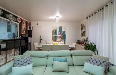 Cozinha americana com  armários planejados é integrada ao living!