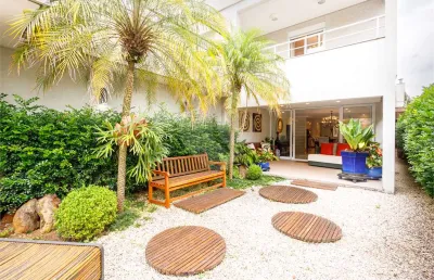 Casa alto padrão à venda no planalto paulista – 600m², 4 suítes, churrasqueira, spa com jacuzzi e jardim paisagístico