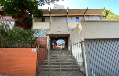 Casa com 400 m2, área nobre e sossegada da vila madalena.