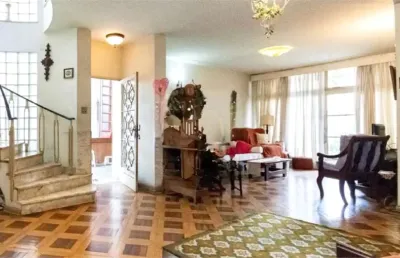 Sobrado à venda no planalto paulista de 369m² com 4 dormitórios, 1 suíte e 4 vagas.