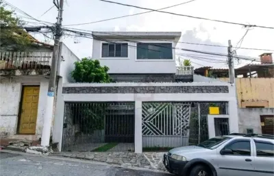 Sobrado no jardim da saúde para família. amplo com 3 dormitórios, suíte e espaço gourmet! venha conhecer.