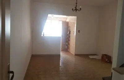 Sobrado de 3 andares com 3 dormitorios boa localizaçao