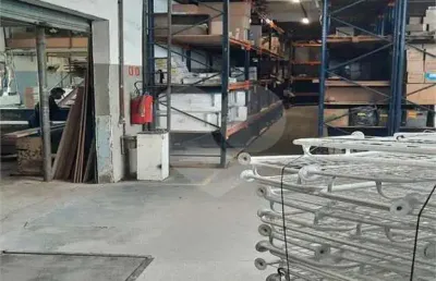 Prédio comercial à venda / galpão com 4 pavimentos / 6 residências / 10 vagas / região do ipiranga