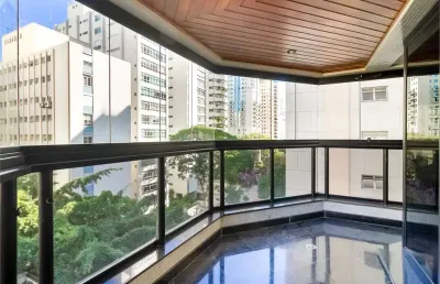 Apartamento de 03 dormitórios em higienópolis, com varanda. amplo e ensolarado.