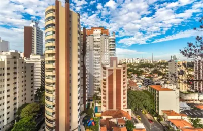 Apartamento com 165 m² de área útil com vista de cinema!