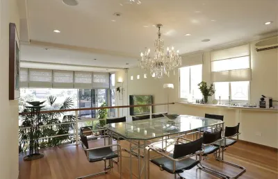 Casa de alto padrão à venda com 4 suites no pacaembu com vista total estilo moderna
