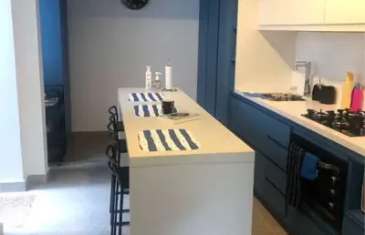 Sobrado no pacaembu com 3 quartos, 1 suíte e uma vaga de garagem.