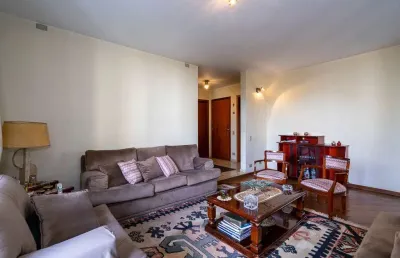 Venda apartamento de 200,30 m² com 3 suites e três vagas de garagem livres.